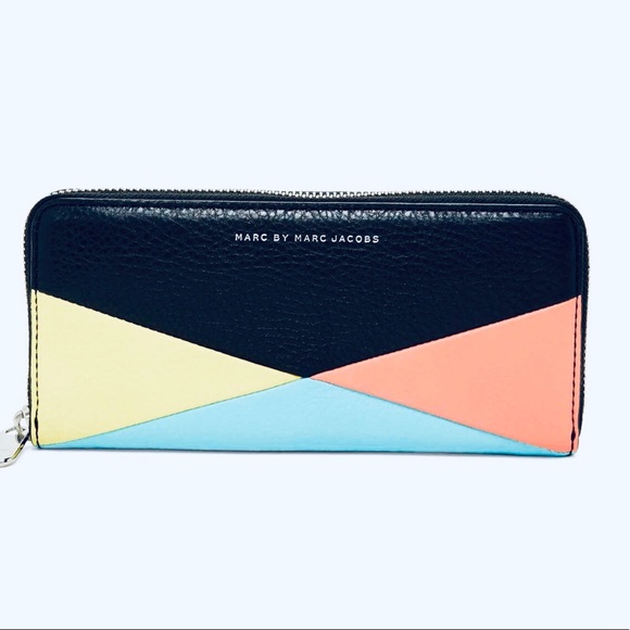 MARC JACOBS ZIP AROUND LEATHER WALLET GENTLY LOVED - Picture 2 of 5